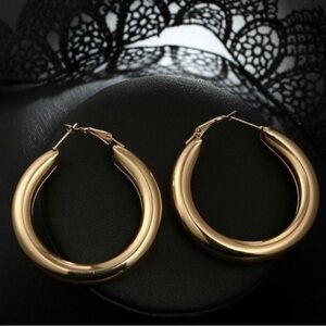 Elegant Gold Hoop Earrings